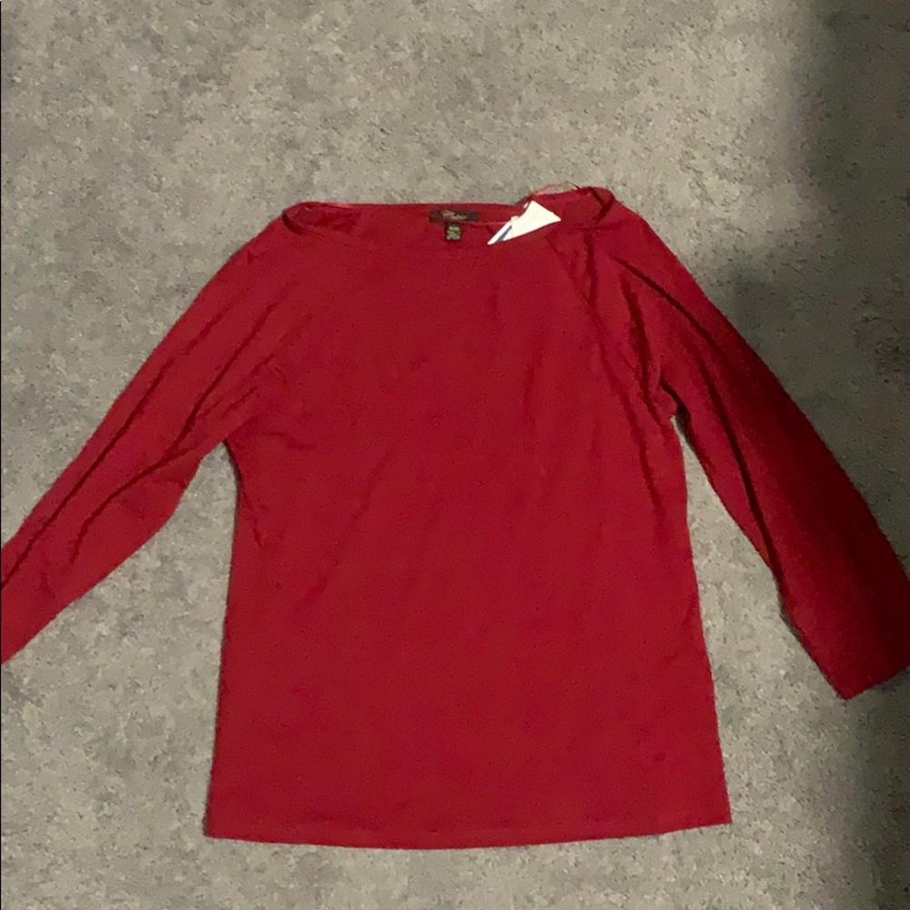 red quarter sleeve shirt